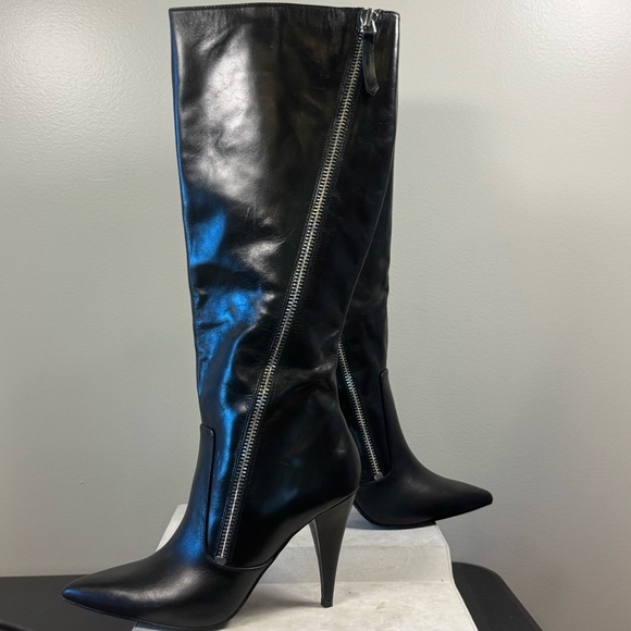 Vince Camuto
Women's Alessa Knee-High Zipper Boots, size 10, black NWOT Leather - Picture 5 of 13